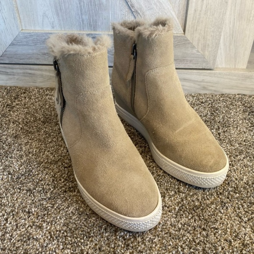 Size 6 Caslon water resistant winter wedge booties sneakers shootie boot